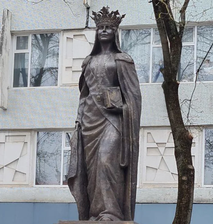 Statuia Reginei Maria a fost inaugurată la Chișinău. FOTO Adevărul