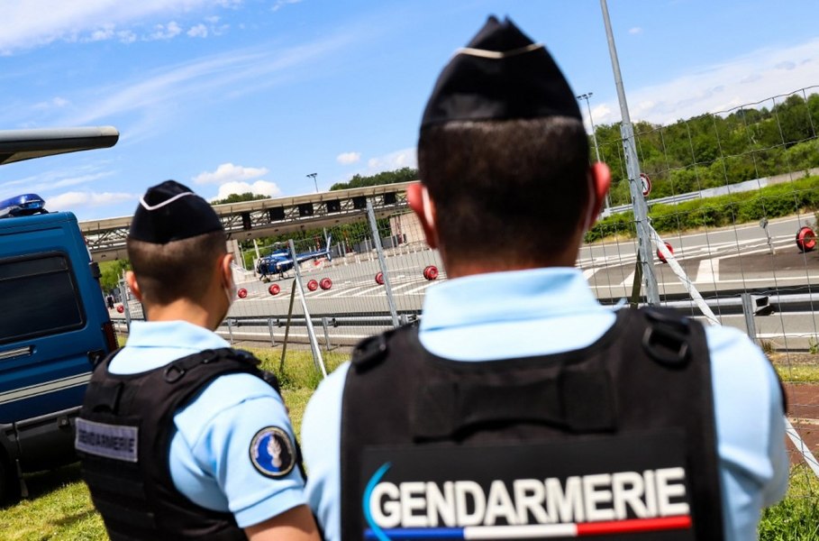 Şeful Jandarmeriei franceze menționează „posibilitatea unui război” în Franţa, într-o scrisoare internă