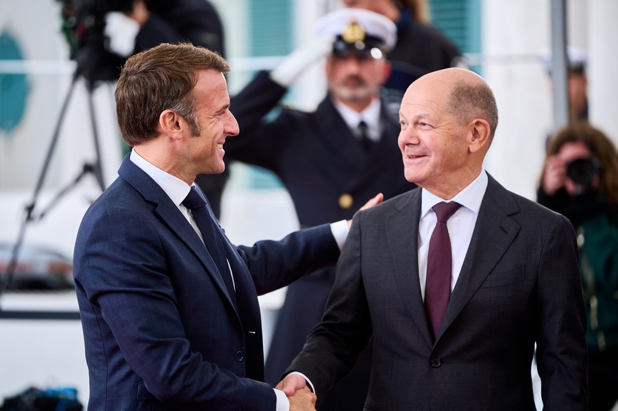 Macron crede că piața comunitară riscă să piară dacă nu devine competitivă în fața SUA și a Chinei. Cancelarul german are o altă viziune