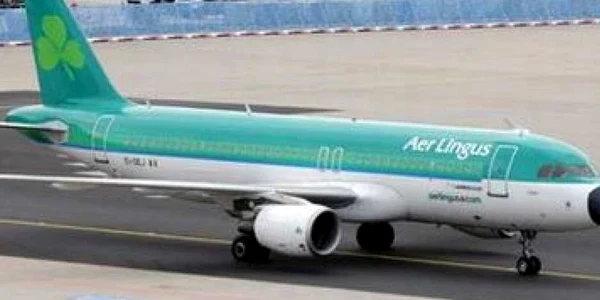 Pasagerii de la bordul unui avion irlandez, anunţaţi din greşeală că vor ateriza de urgenţă