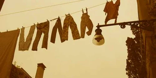 Suspecţii sunt cercetaţi sub aspectul săvârşirii infracţiunii de „furt calificat”. Foto arhivă.