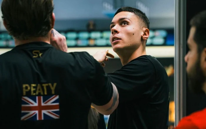 David Popovici, bun de plată! Campionul olimpic a pariat și a rămas dator peste noapte. „Nu a vrut și am insistat!”. Cui îi datorează bani