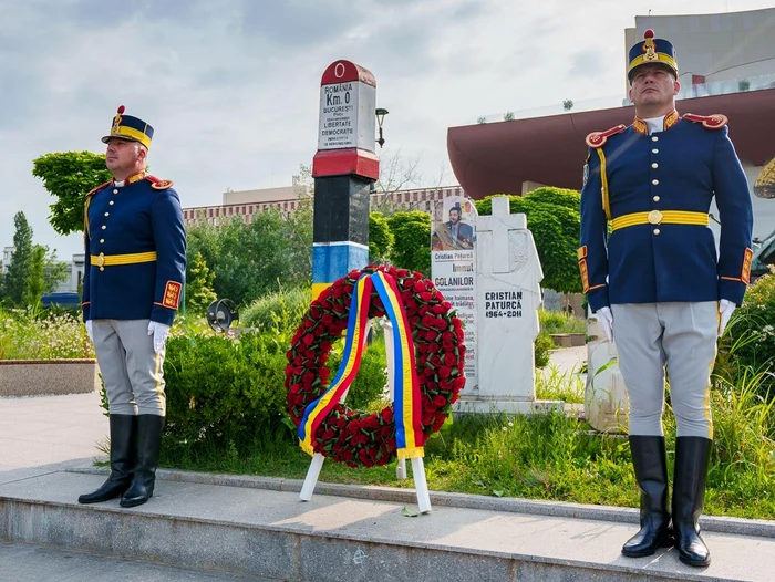 Ceremonie la „Kilometrul zero al democraţiei”. FOTO facebook Nicușor Dan