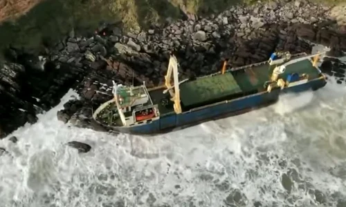 VIDEO / Vas fantomă apărut pe coastele Irlandei în urma furtunii Dennis jpeg