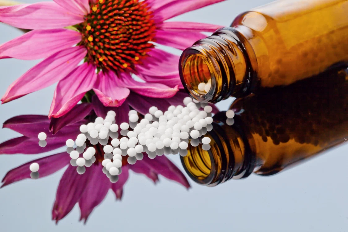 
    Homeopatia. Medicamentele homeopatice sunt de origine vegetală, animală sau minerală, ele putând fi cumpărate numai din anumite farmacii  