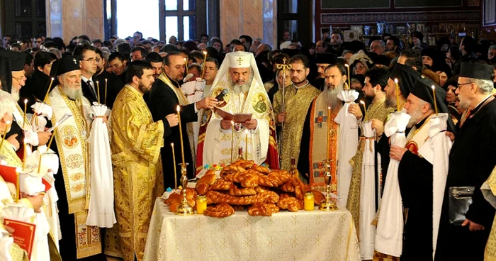 Patriarhul Daniel a oficiat slujba de pomenire                                                               FOTO: Basilica.ro