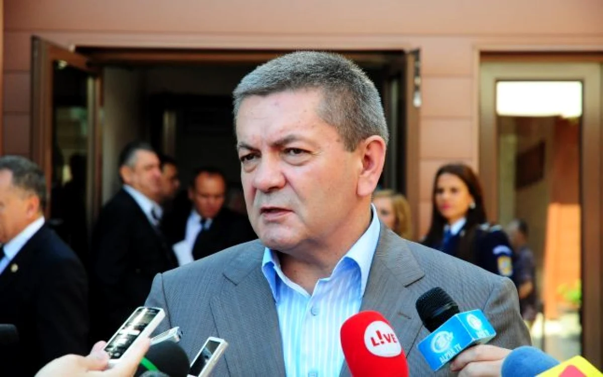 Ioan Rus, ministrul Transportului, a spus că reprezentanţii firmei constructoare au promis că lucrarea la lotul 3 din Autostrada Sibiu-Orăştie  va fi realizată până la finalul lunii noiembrie FOTO Adevărul