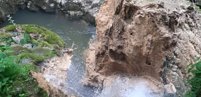 
    Cascada Bigăr s-a prăbușit sub propria greutate  