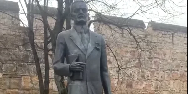 Statuie jpg