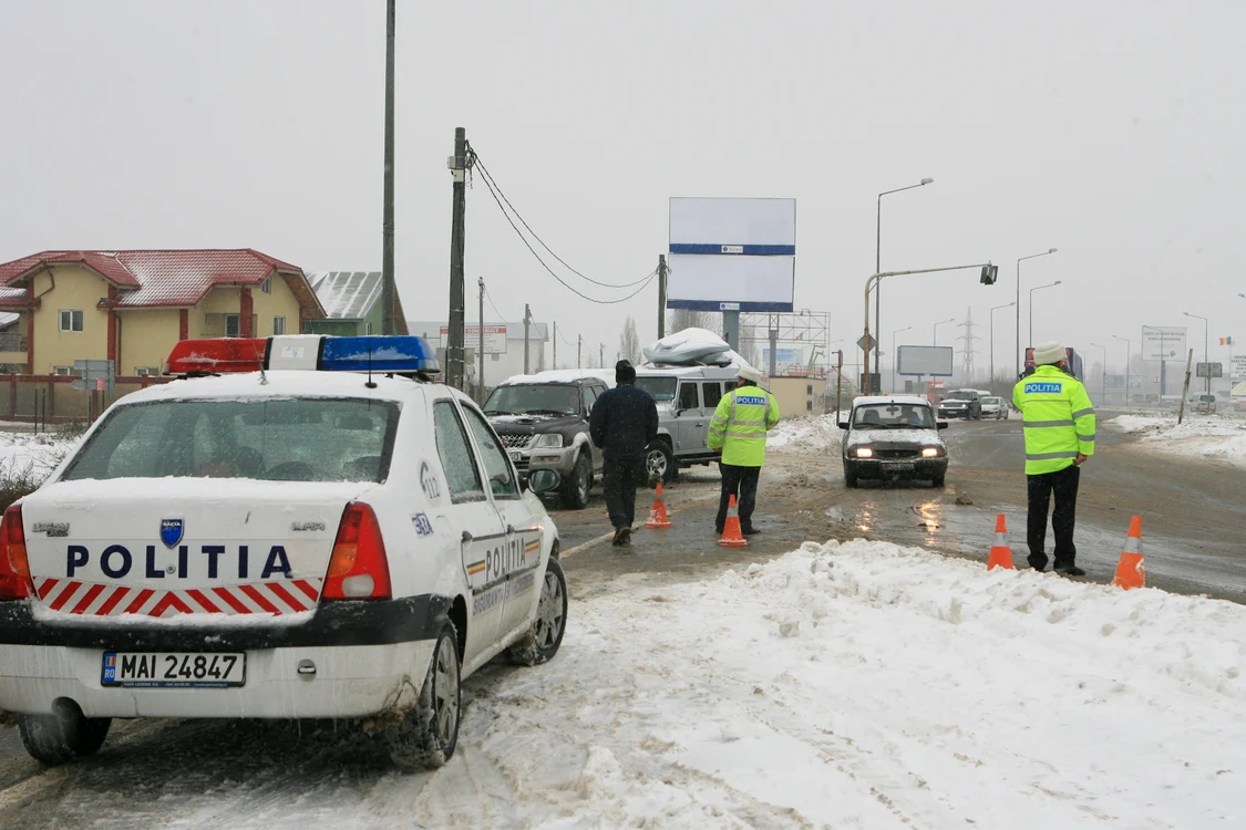 Pe o porțiune din Autostrada Soarelui ninge abundentfoto: Click!