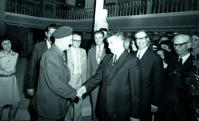 Nicolae Ceaușescu, discuţie amicală cu Gheorghe Cristescu, primul secretar general al comuniștilor