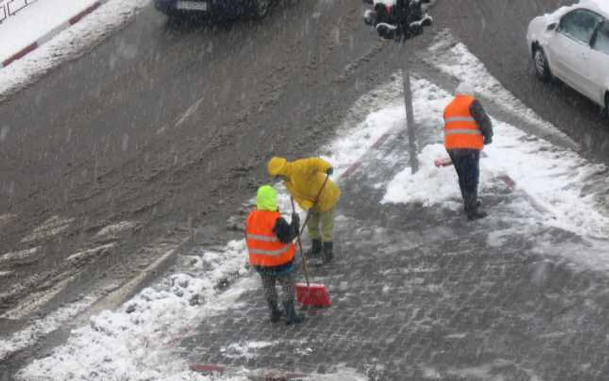 În anumite zone se va forma polei, iar şoferii sunt sfătuiţi să circule cu atenţie