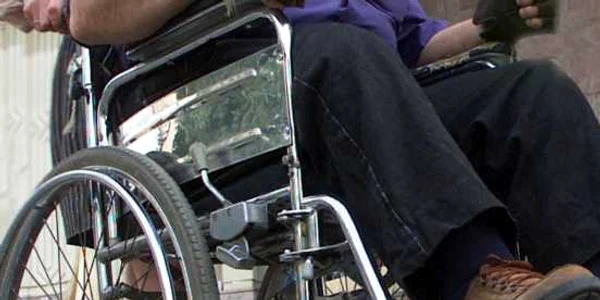 Persoanele cu handicap ar putea rămâne fără însoţitori