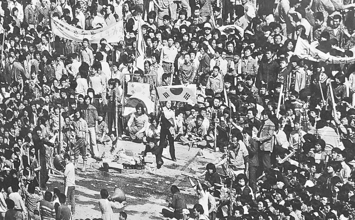 În 1980, oamenii din Gwangju s-au ridicat împotriva dictaturii militare a lui Chun Doo-hwan/ FOTO:X