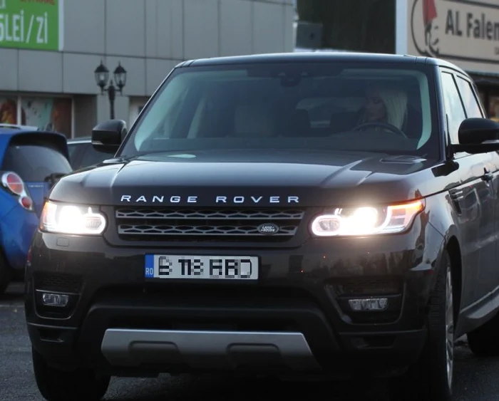 Bianca face paradă cu o maşină de 100.000 de euro