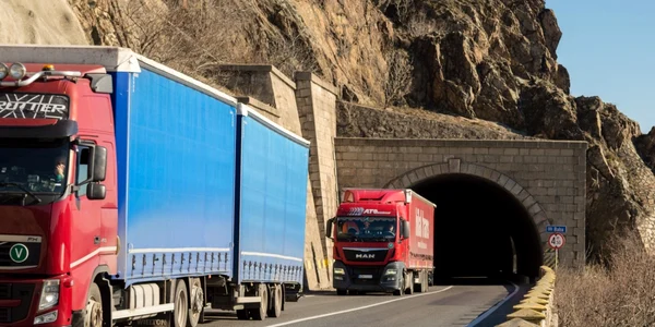 Camion TIR transport FOTO Shutterstock