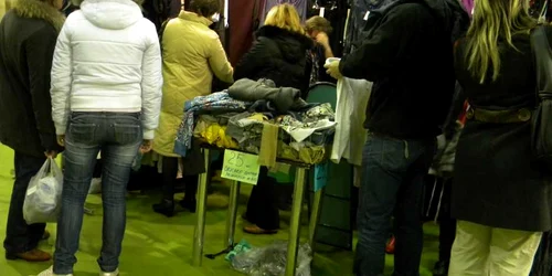 Bistriţenii au făcut cozi la produsele de sezon 