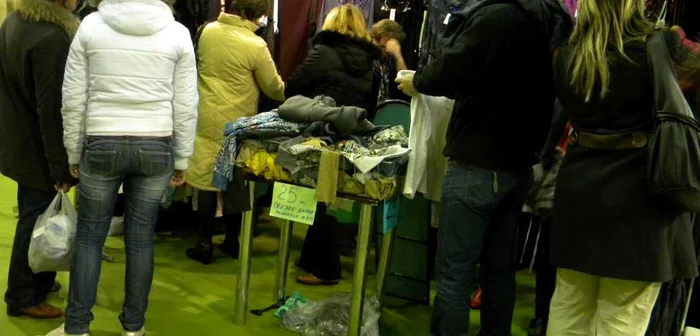 Bistriţenii au făcut cozi la produsele de sezon 