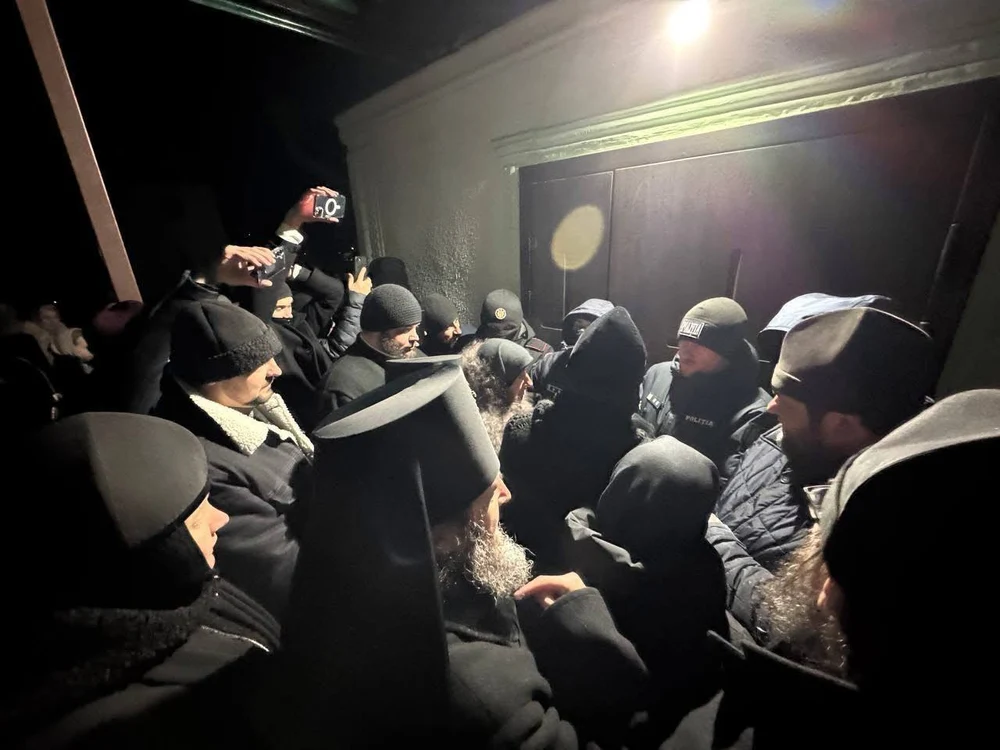 Violențe și rețineri la o biserică din R. Moldova pe fondul disputei dintre Patriarhia Moscovei și Patriarhia Română