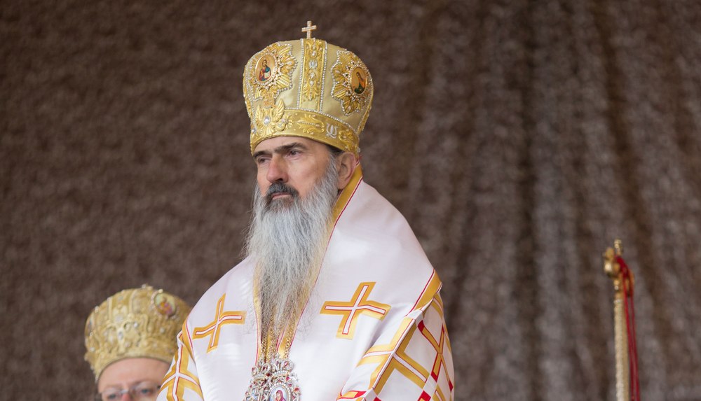 ÎPS Teodosie ajunge în fața instanței, în dosarul „Mana cerească”. Este acuzat de cumpărare de influență