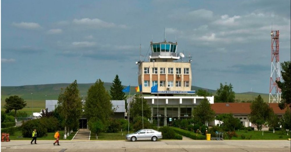 Indemnizații triplate pentru șefii celui mai neperformant aeroport din România. „Nu putem aștepta performanța dacă nu stimulăm”