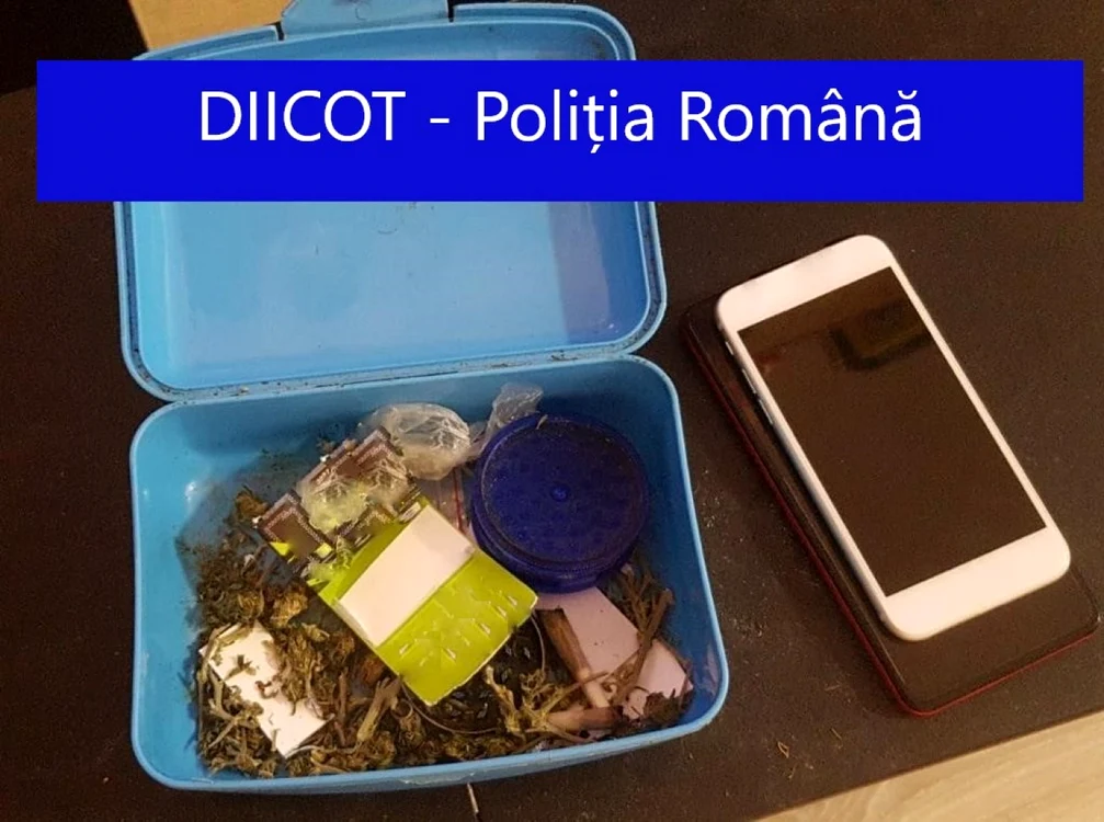 O parte din drogurile găsite în locuinţele traficanţilor FOTO DIICOT