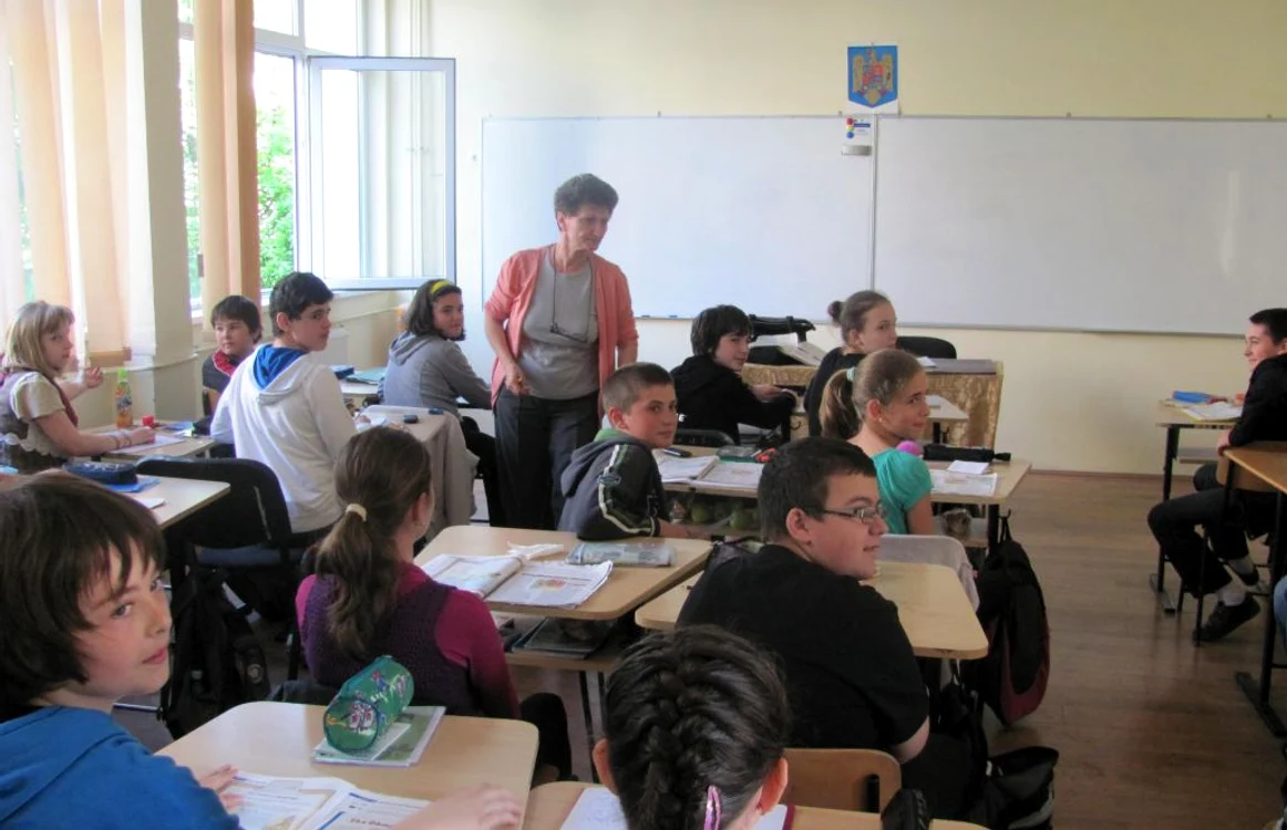 La dezbatere sunt aşteptaţi elevi, profesori şi părinţi