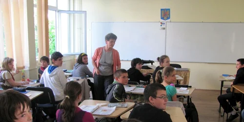 La dezbatere sunt aşteptaţi elevi, profesori şi părinţi