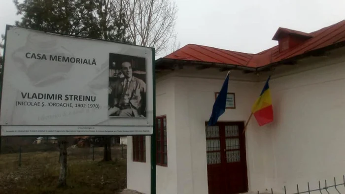 Casa copilăriei lui Vladimir Streinu, folosită de comunişti ca CAP. Cooperativa a fost mutată apoi în casa fratelui Anton