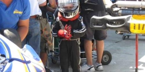 Bacău: Fiul lui Victor Ponta, la volan la 6 ani(GALERIE FOTO)