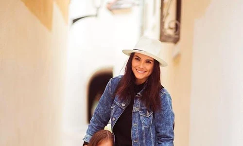 Nicolle Stanescu si Ana Victoria 4 ani party (1) jpeg