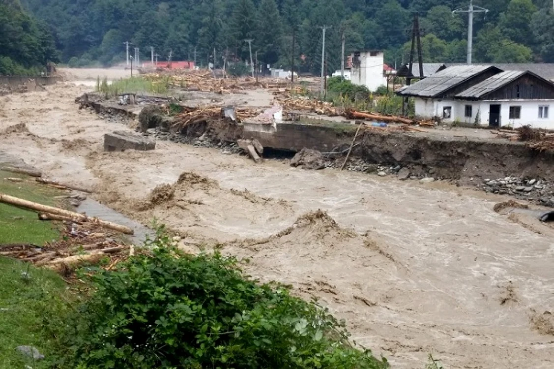 Cod portocaliu de inundaţii în mai multe judeţe din ţară FOTO Adevărul