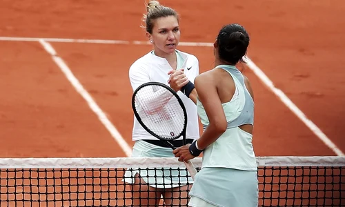 Simona Halep si Qinwen Zheng (EPA) jpg