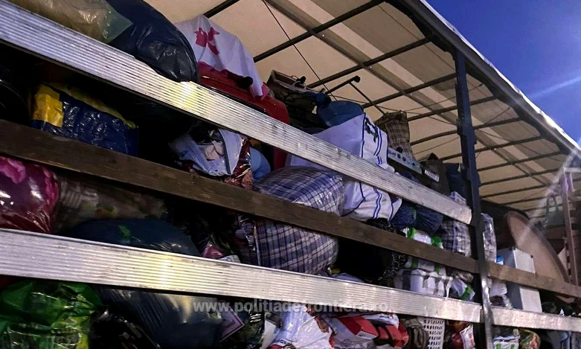 tir încărcat cu 15 tone de haine second hand foto poliţia de frontieră