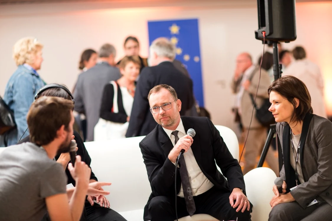 Carsten
Rasmussen răspunde întrebărilor jurnaliştilor FOTO ADR Nord-Est