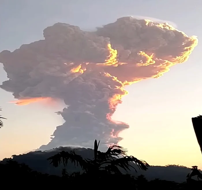 Erupția vulcanului Lewotobi Laki-laki, Indonezia. Foto: captură video YouTube