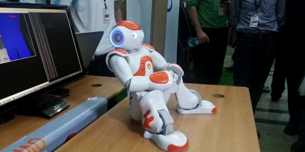 robotul nao foto adevarul