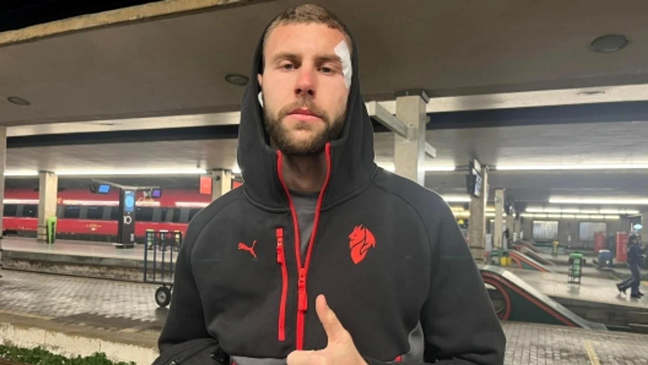În gara din Florența, Pavlovici a făcut semne că totul este sub control   FOTO AC Milan