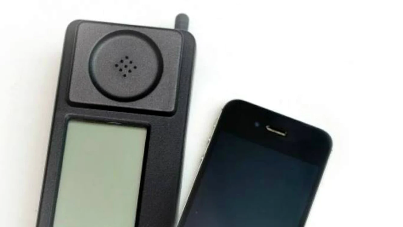 Primul smartphone