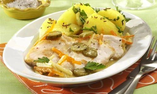 Piept de pui cu legume la cuptor jpeg