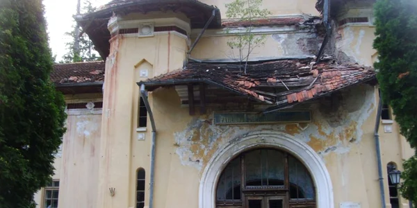Primarul din Govora cere penalizarea proprietarilor care nu reabilitează clădirile vechi