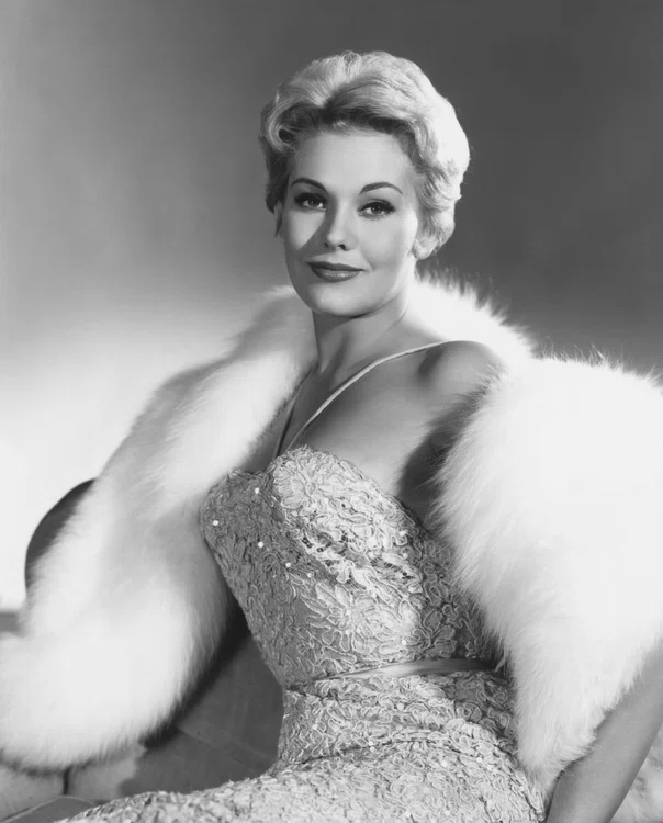 Kim Novak GettyImages 2183114750 jpg