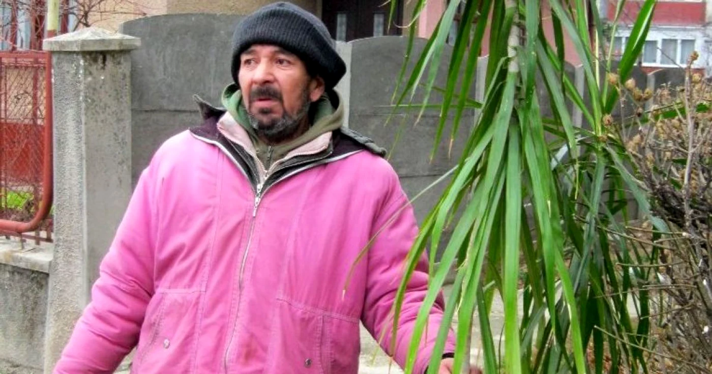 Hoţul de flori, alături de ultima "victimă"