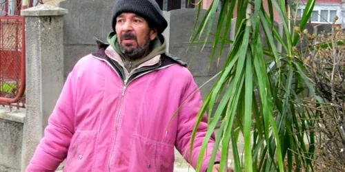 Hoţul de flori, alături de ultima "victimă"