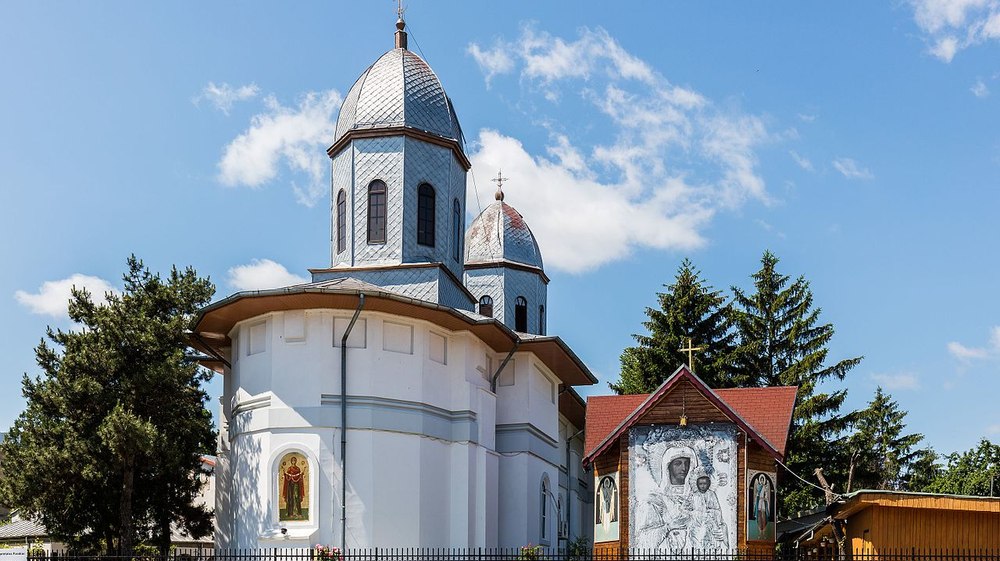 Povestea tumultuoasă a bisericii Mavromol, „Stânca Neagră” din centrul celui mai mare oraș de la Dunărea de Jos