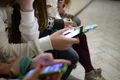 telefoane copii dependenti png