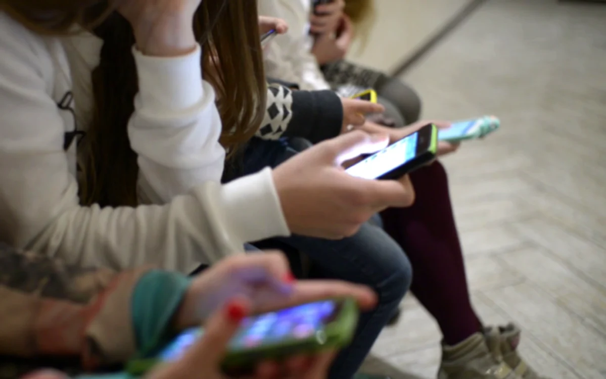 Smartphone-urile, tabletele și ceasurile inteligente sunt interzise în școlile din Olanda