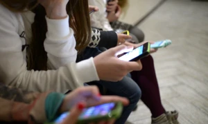 telefoane copii dependenti png