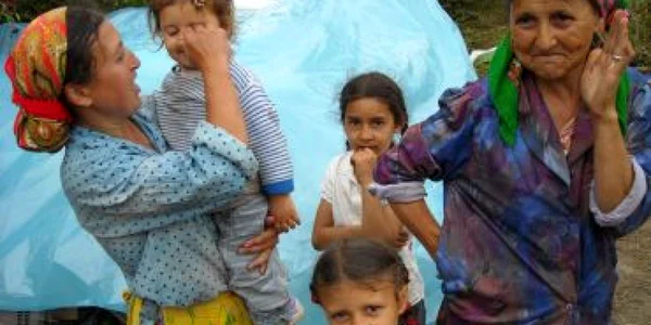 O oră cu romii unitarieni din Sânvasii: "Suntem ţigani ungureşti"