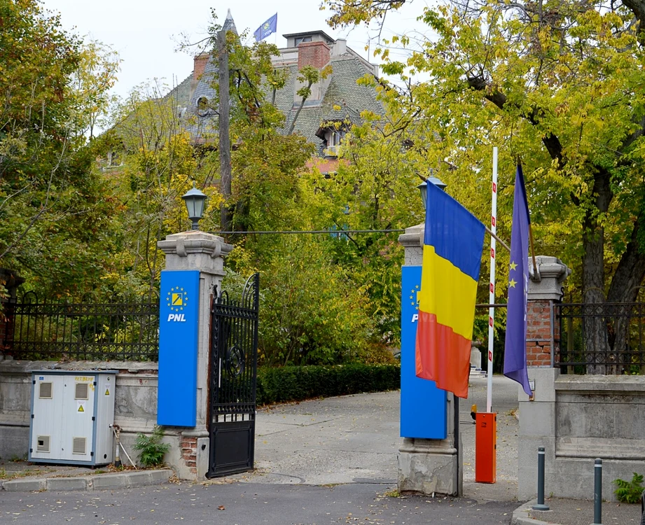 Intrarea în Vila Filipescu-Brâncoveanu, sediul central al PNL din Aleea Modrogan. Foto: Shutterstock